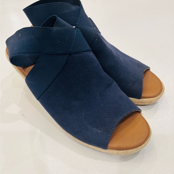 Sonoma Goods for life Wedge sandals in blue size 9 mint condition - Picture 3 of 7